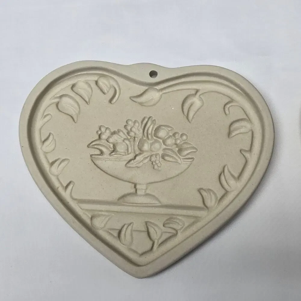 The Pampered Chef Family Heritage Hospitality & Table Heart Clay Cookie Mold